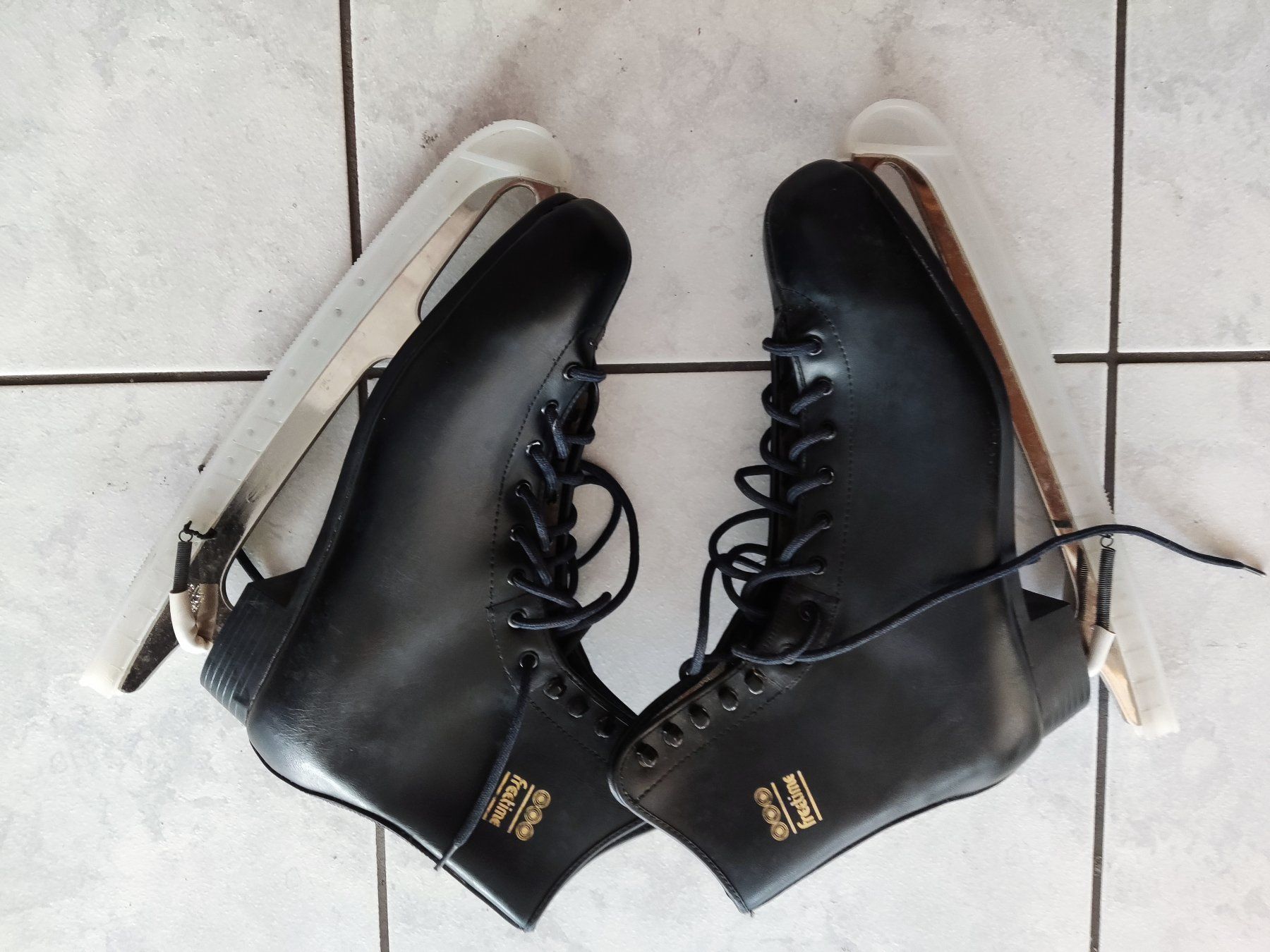 Pattini da ghiaccio: 1 Paar Eiskunstlaufschlittschuhe schwarz Größe 46 – Nuovo (secondo la descrizione) da Brunnen venduto da user_m 1