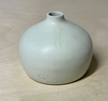 Kleine Blumenvase aus Porzellan