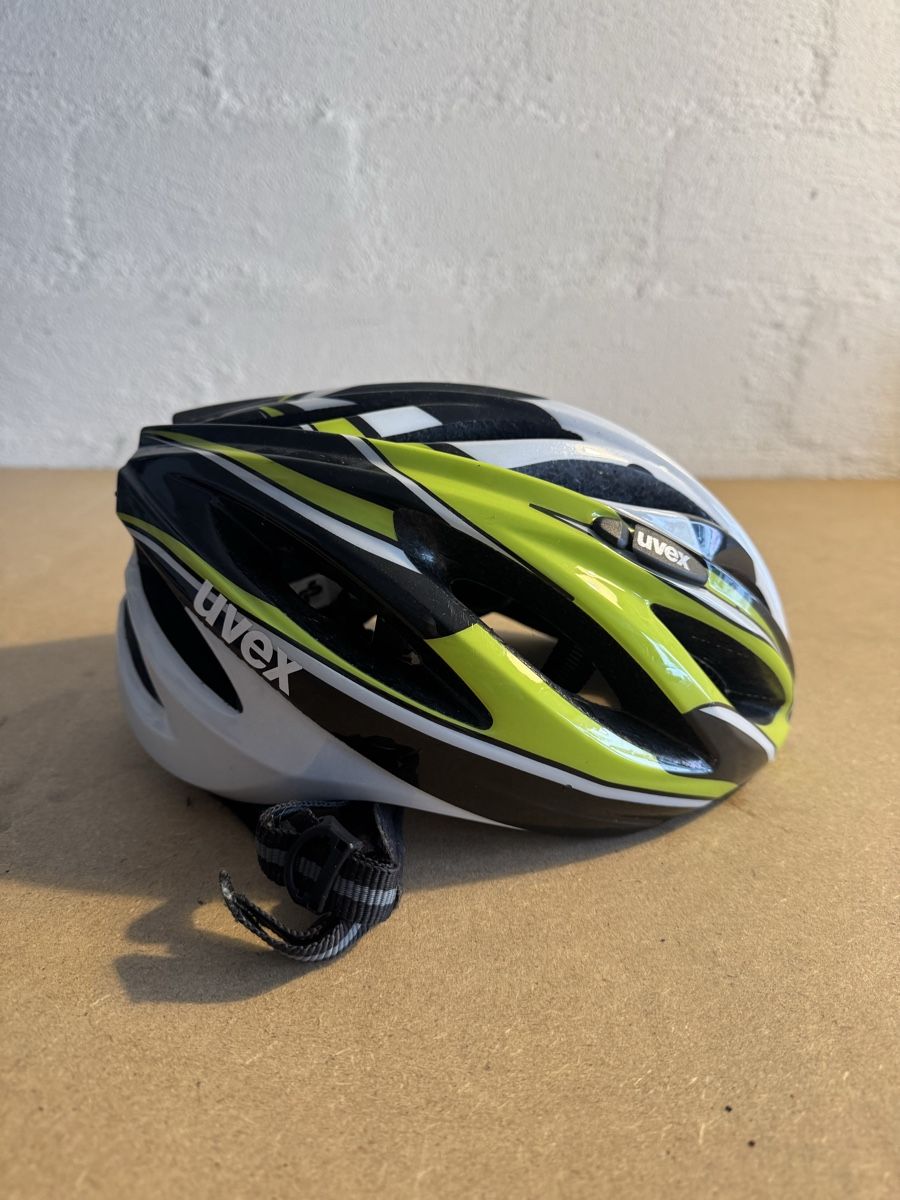 Uvex Caschi: Uvex Fahrradhelm  – Usato da Zürich venduto da mat_rw96