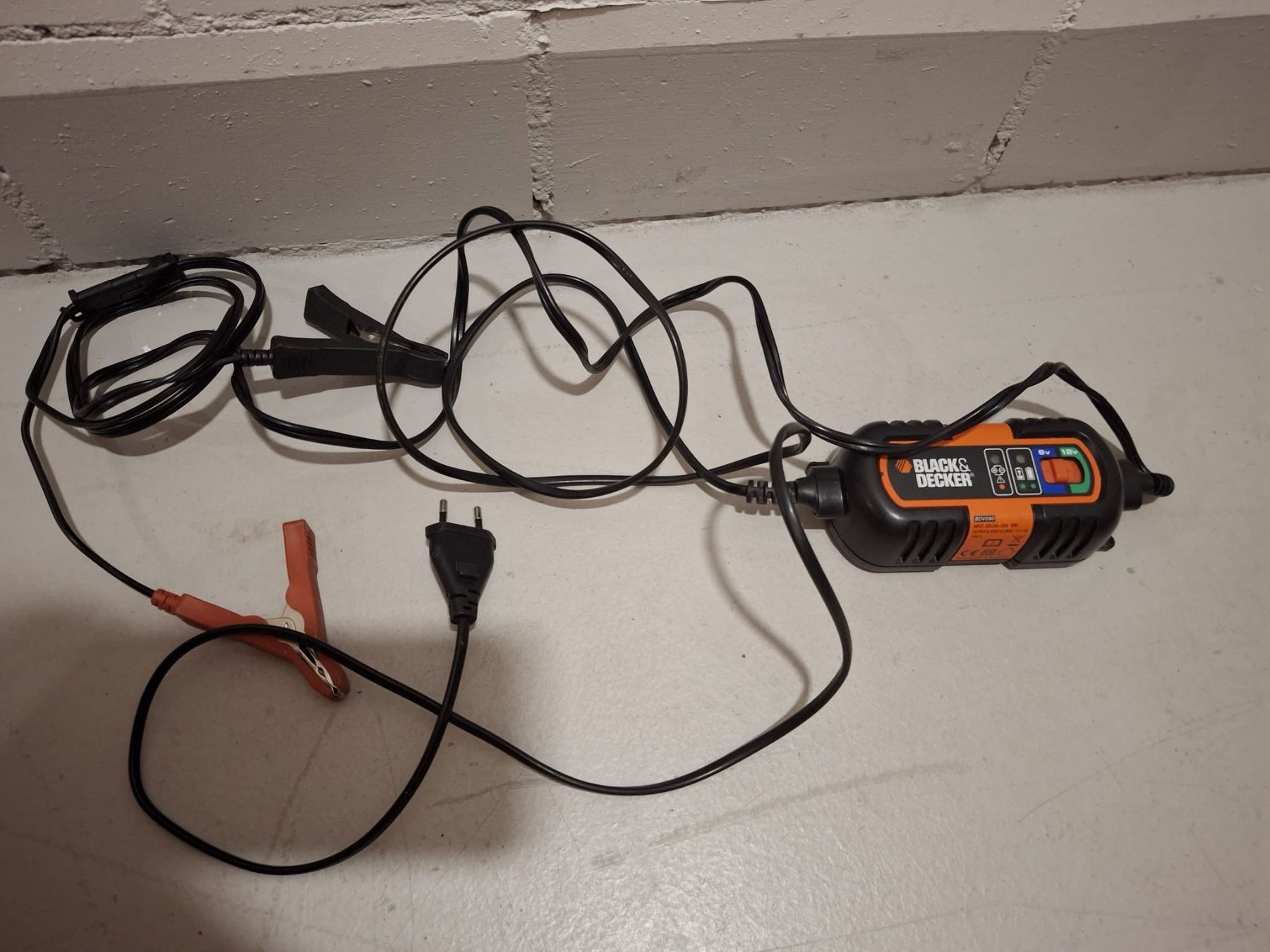 Caricabatterie: Black + Decker Batterie-Ladegerät – Usato da Schänis venduto da Biinchen01