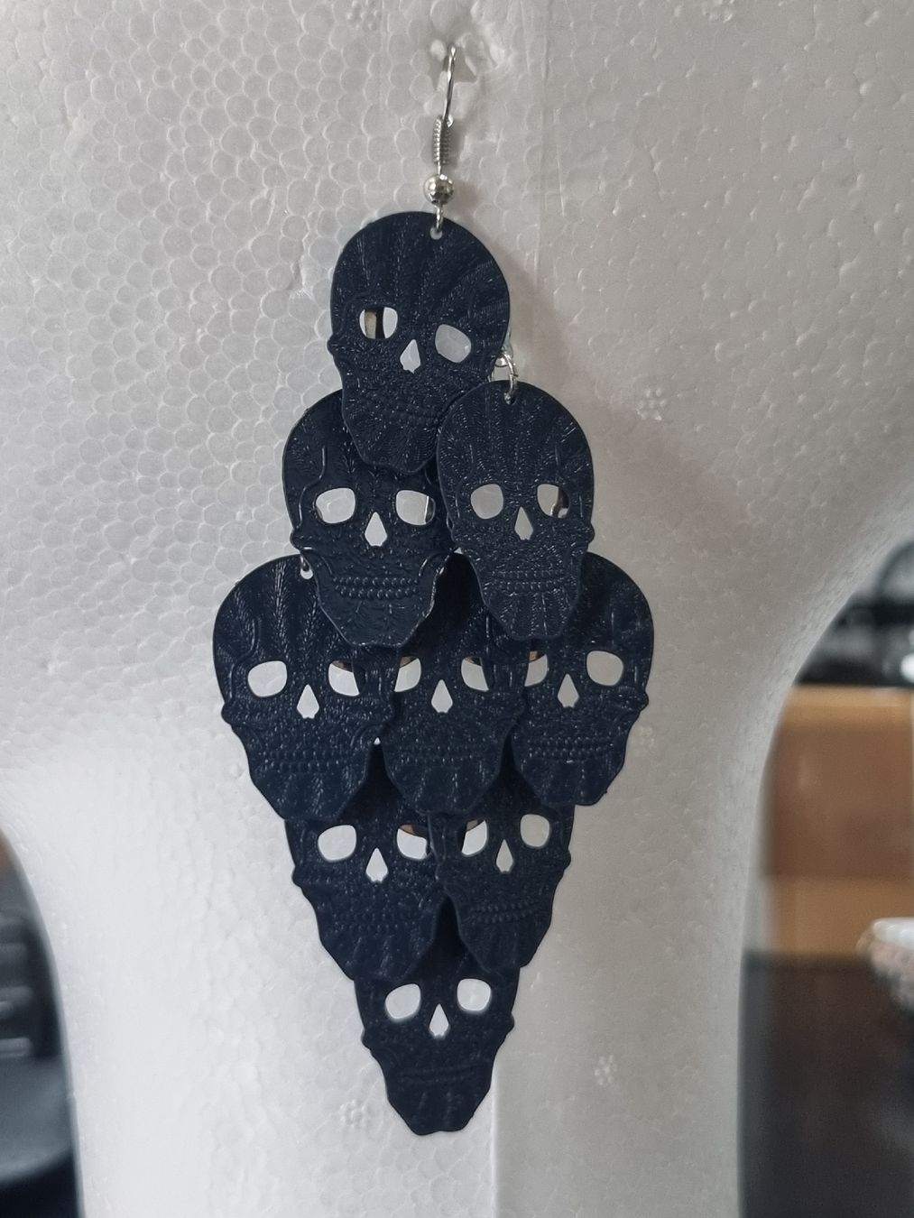 Orecchini pendenti & Orecchini a lobo: Coole Ohrringe mit Totenköpfen, neu – Nuovo e nell'imballaggio originale da Figino venduto da MabaStore24