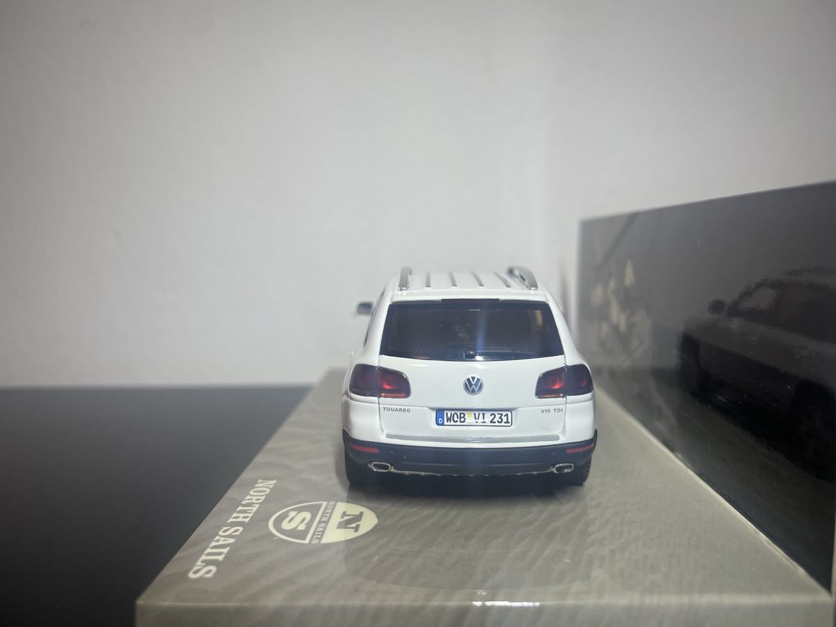 Volkswagen Modellini d'auto: Vw Touareg 1/43 – Nuovo e nell'imballaggio originale da Paradiso venduto da jovica1987 1