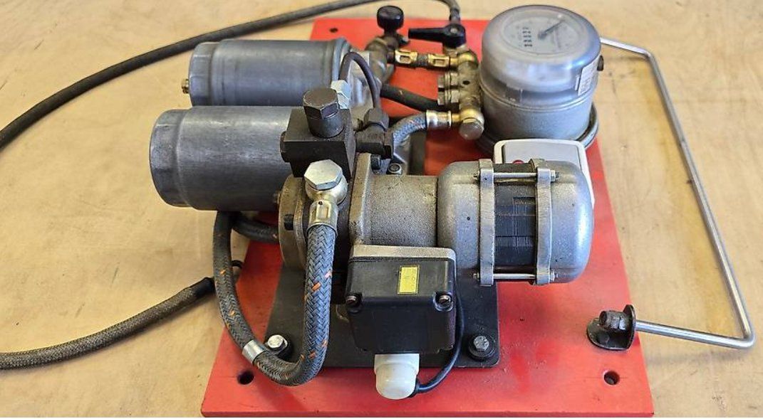 Pompes diesel & de transfert: Kraftstoffpumpe m.Kraftstoffzähler, Filter& Wasserabscheider – D'occasion à Unterägeri par R_66 5