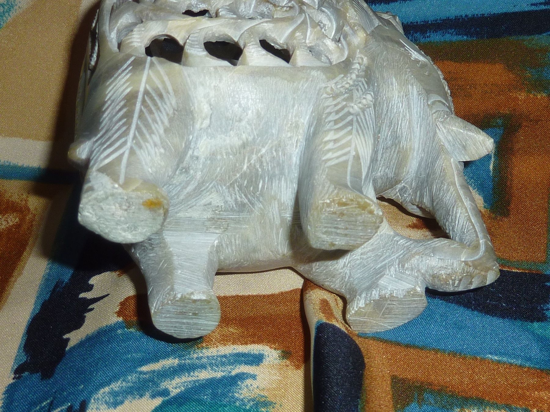 Statuette: éléphant sculpté dans du marbre – Usato da geneve venduto da chriztel 5