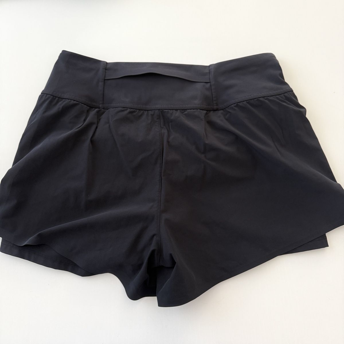 Pantaloni: ON Running Shorts – Usato da Emmen venduto da Avviivva_Com2023 2