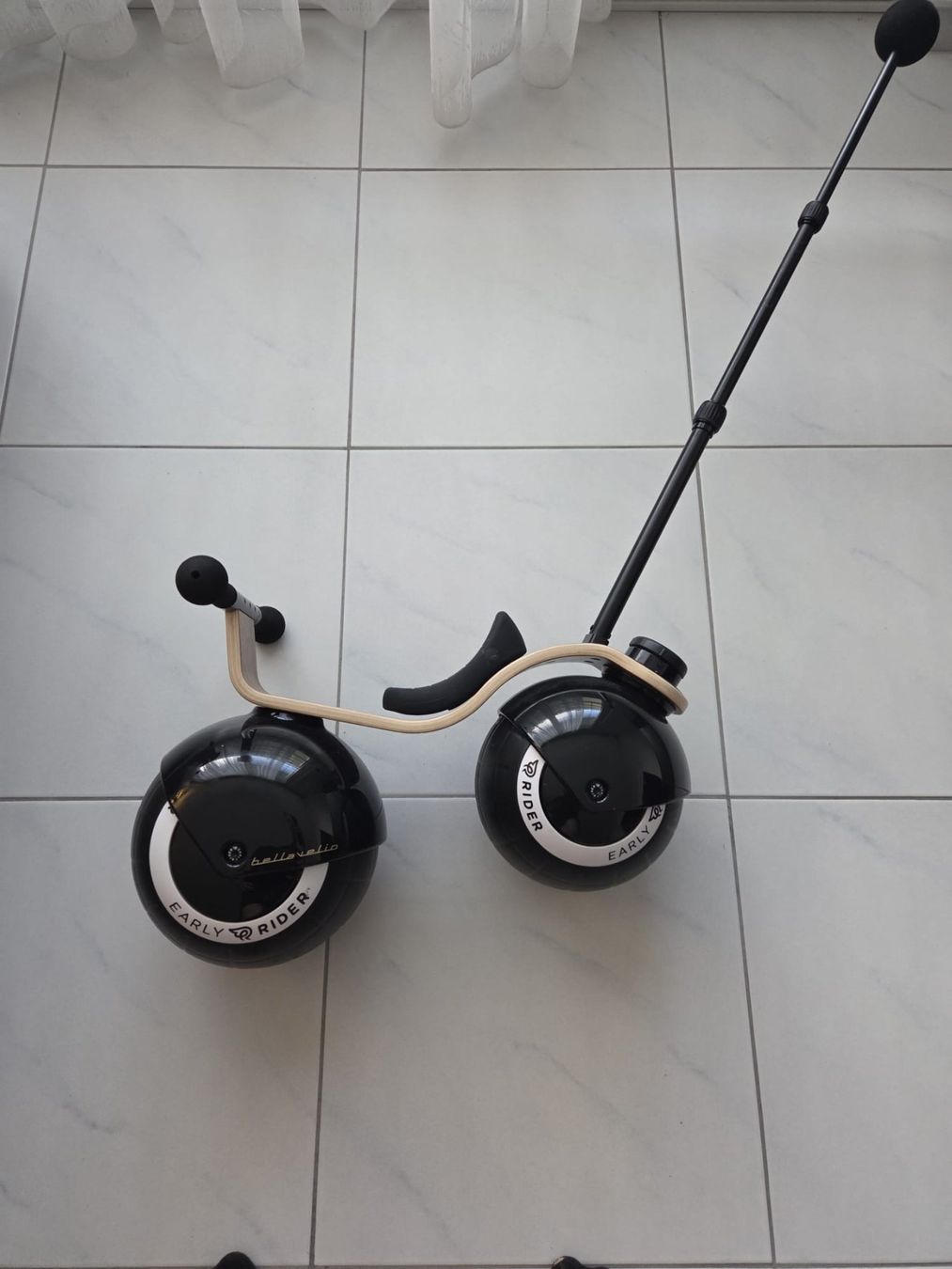 Early Rider Veicoli per bambini: Early Rider Bella Velio black – Usato da Bäch SZ venduto da AVR 1