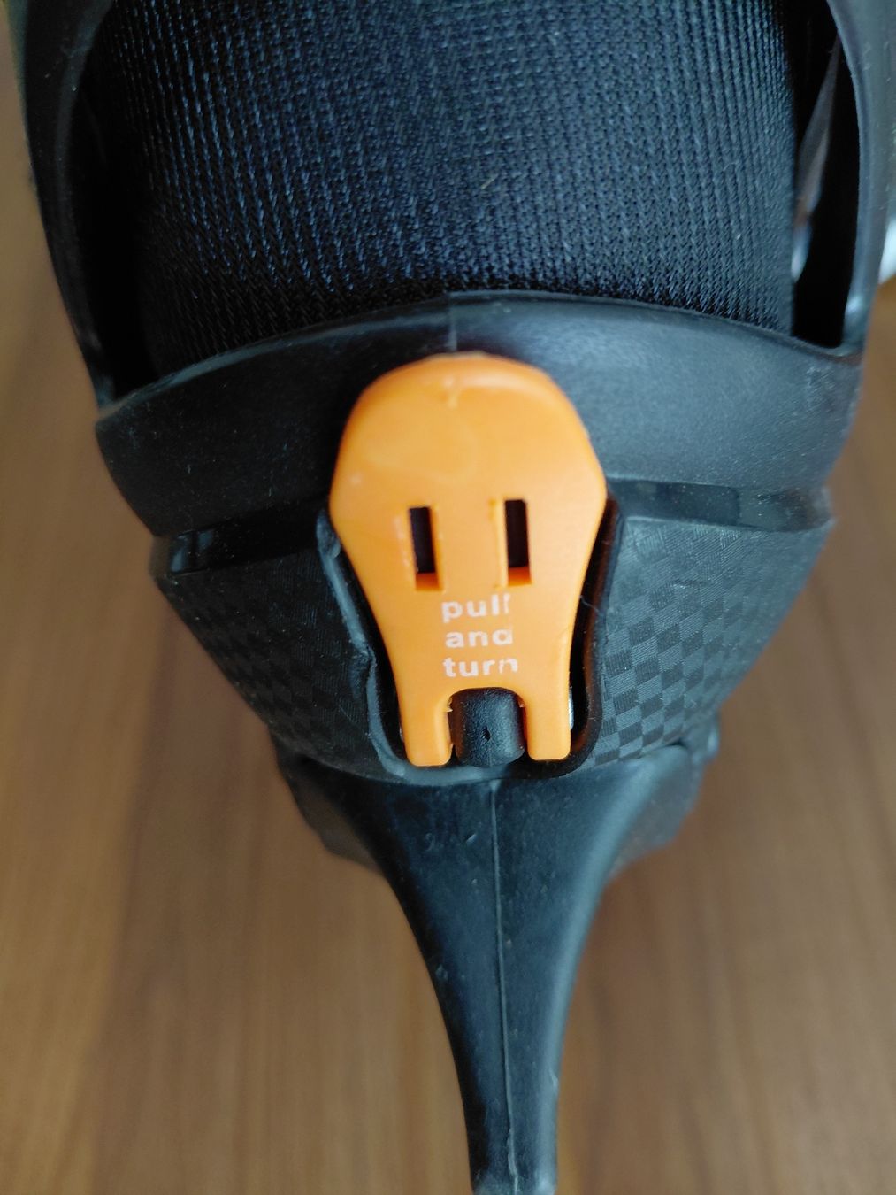 Pattini da ghiaccio: Schlittschuhe grössenverstellbar 37-40 – Usato da Ittigen venduto da bay_qtj2 1