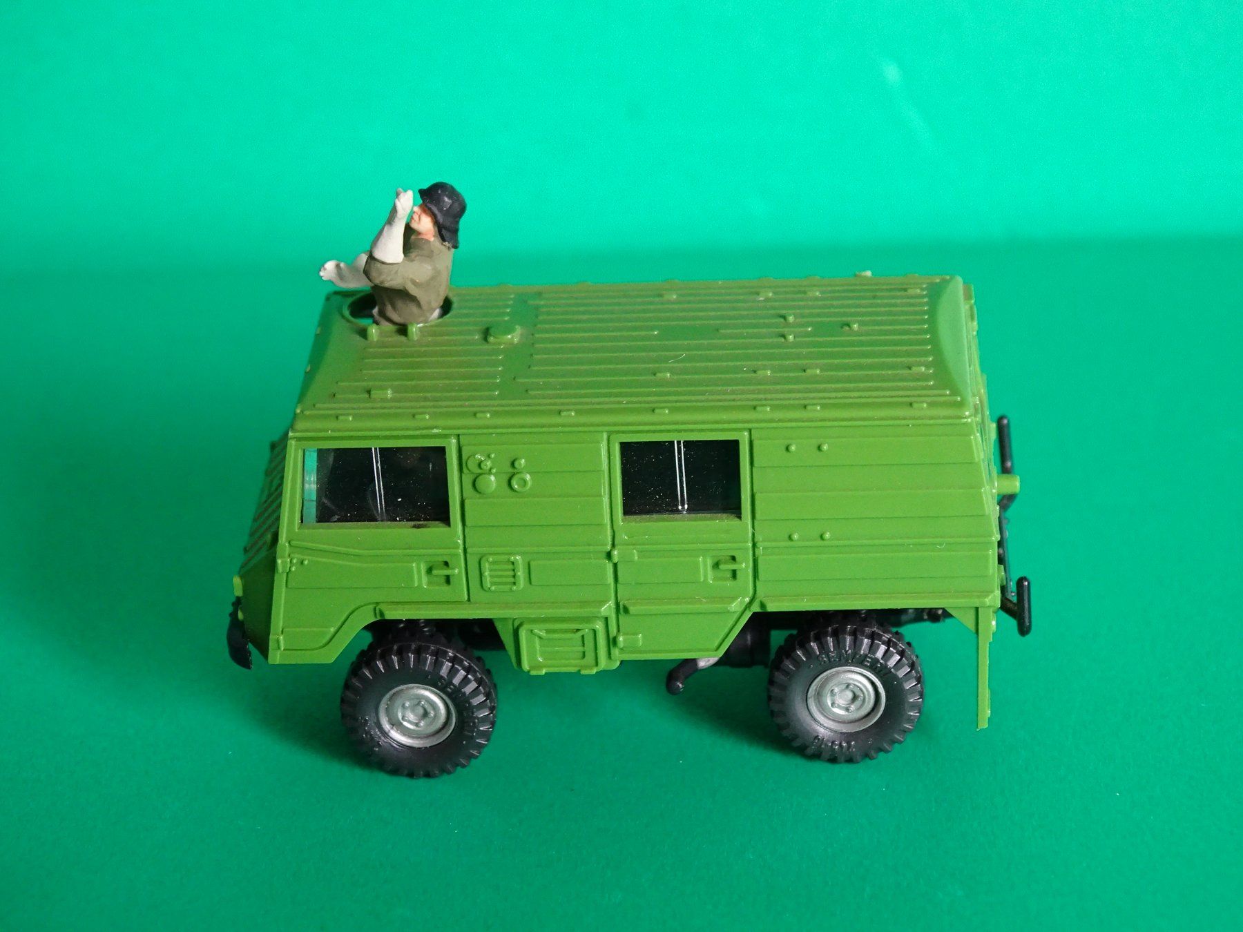 Modellini d'auto: Pinzgauer 4x4 von Roco 1/87 – Usato da Bretzwil venduto da Meex 2