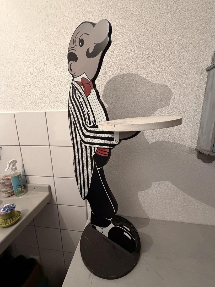 Figurines: Kellner Figur mit Serviertablett Stehtisch Dekoration 50cm – D'occasion à La Cibourg par pantokrator