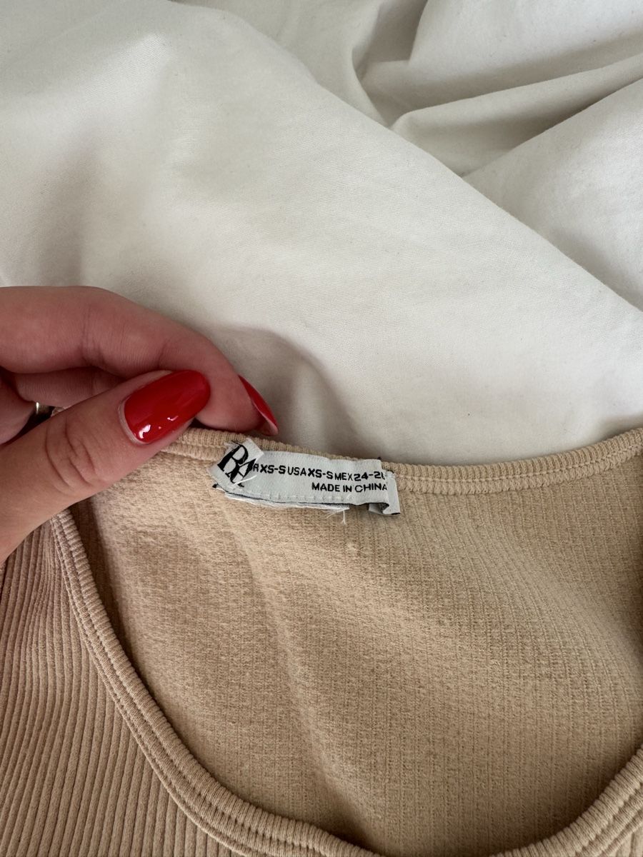 Zara Top: Zara Beige Ribbed Top - Size XS/S – Nuovo (secondo la descrizione) da Zürich venduto da llor.dell 3