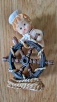 Seemann Figur am Steuerrad Bebe Sailor