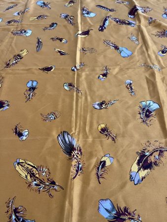 Schönes Foulard mit Federnmuster 🪶