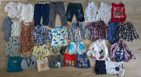 Schickes Kleiderpaket 30 Stück Jungen Grösse 86 12-24 Monate