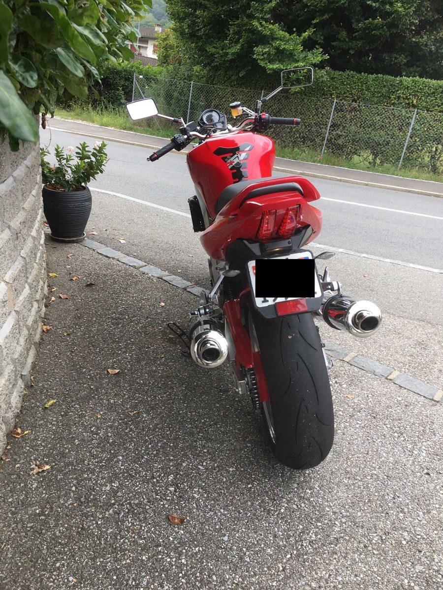 Strada: Suzuki SV 1000 – Usato da Bedano venduto da p_p_z86q