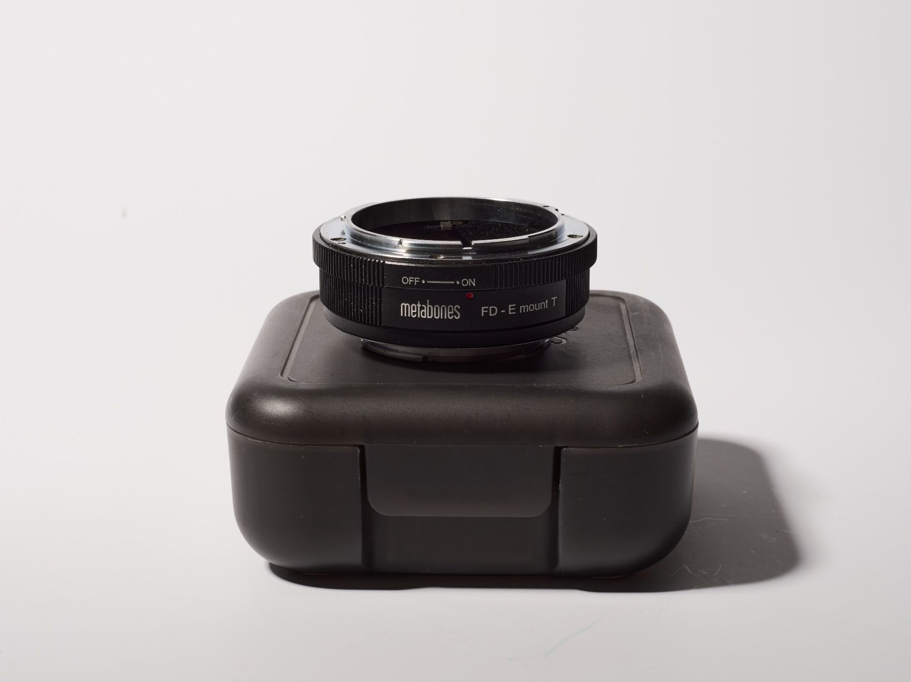 Metabones Adattatori foto: Metabones Canon FD to Sony E-mount T Adapter, boxed – Usato da Zürich venduto da Delarumba