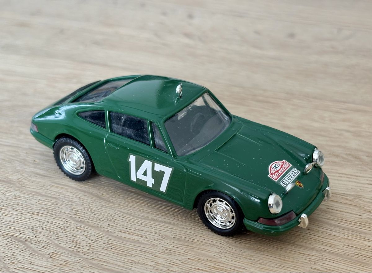 Porsche Modellini d'auto: 1 Porsche 911**1:43** – Usato da Volketswil venduto da Car6