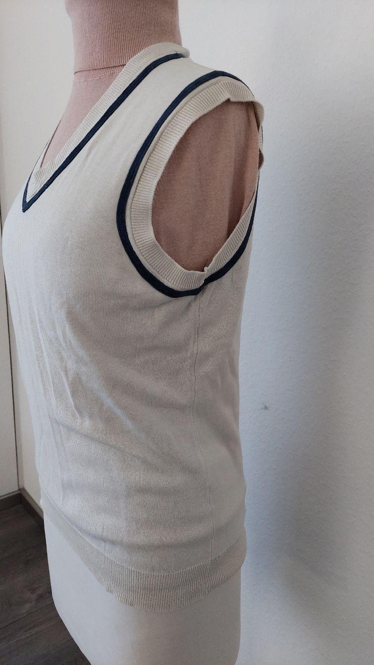 Gilet & Giacche senza maniche: Sportlicher Pullunder, Weiss mit marineblauem V-Ausschnitt – Usato da Gwatt (Thun) venduto da Letzte-Chance 2