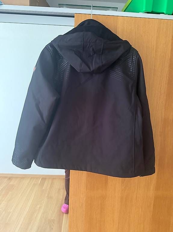 Giacche: Neue Softshelljacke Abra - Schwarz und Pink – Usato da Widen venduto da Miri-Kiri 1