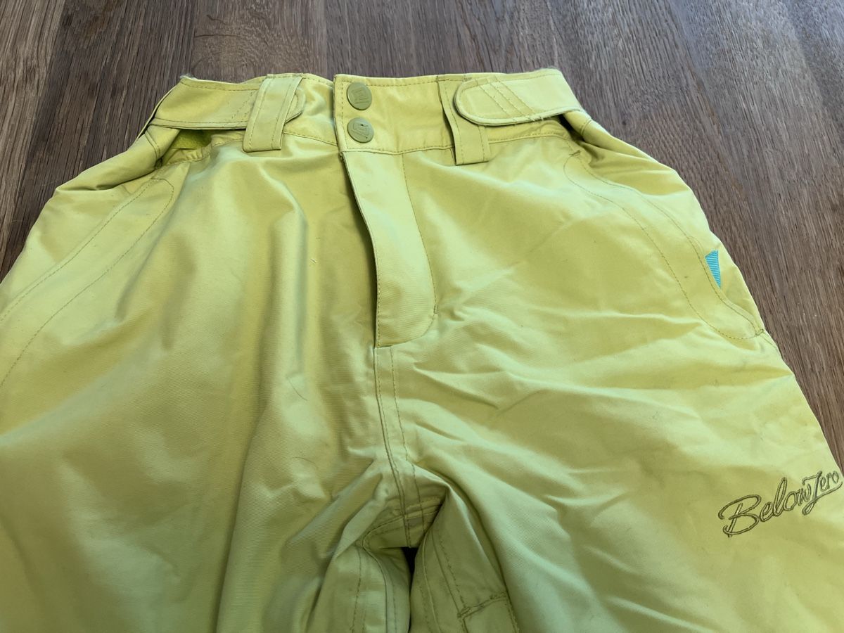 Pantaloni: Waterproof Ski/Snowboard Pants Belowzero 140 – Usato da Zug venduto da raq_9vyp 1