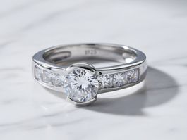 Klassischen Eleganter Silberring (925) mit Zirkonia - NEU