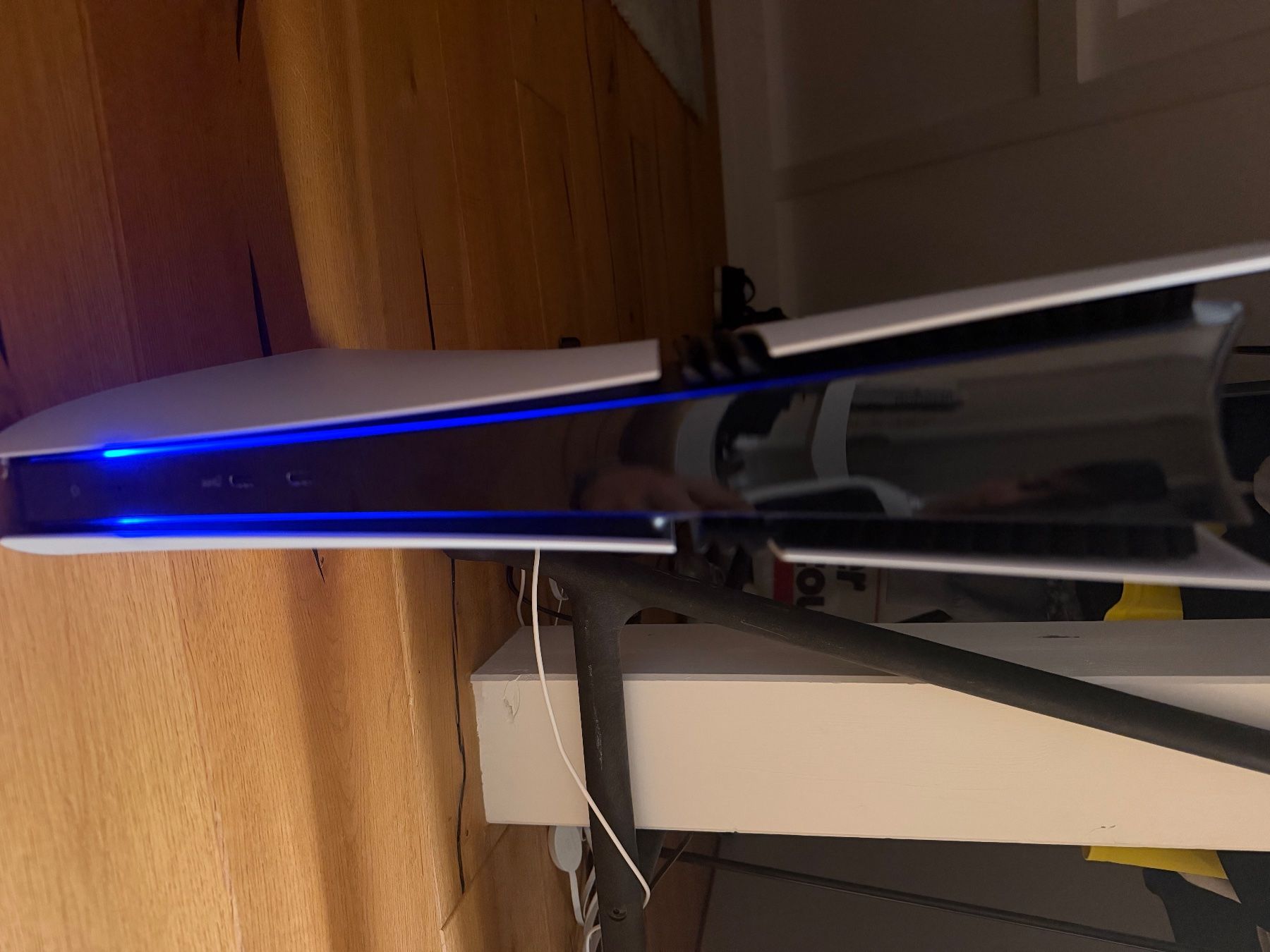 Sony Konsolen: Sony PlayStation 5 Pro Konsole 2TB neu + 2 Controller – Neu (gemäss Beschreibung) aus Winkel von dar_7b97 4