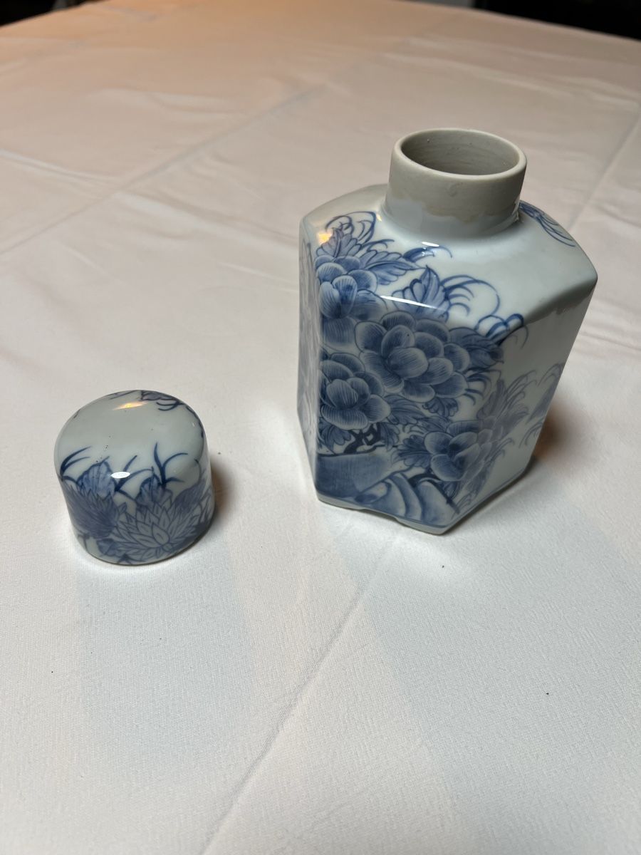 Set di piatti: Dekorative Teedose aus China, blau-weiss – Usato da Perlen venduto da Chregle1 2