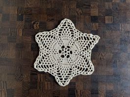 Gehäkelte Tischdecke beige Handarbeit neu