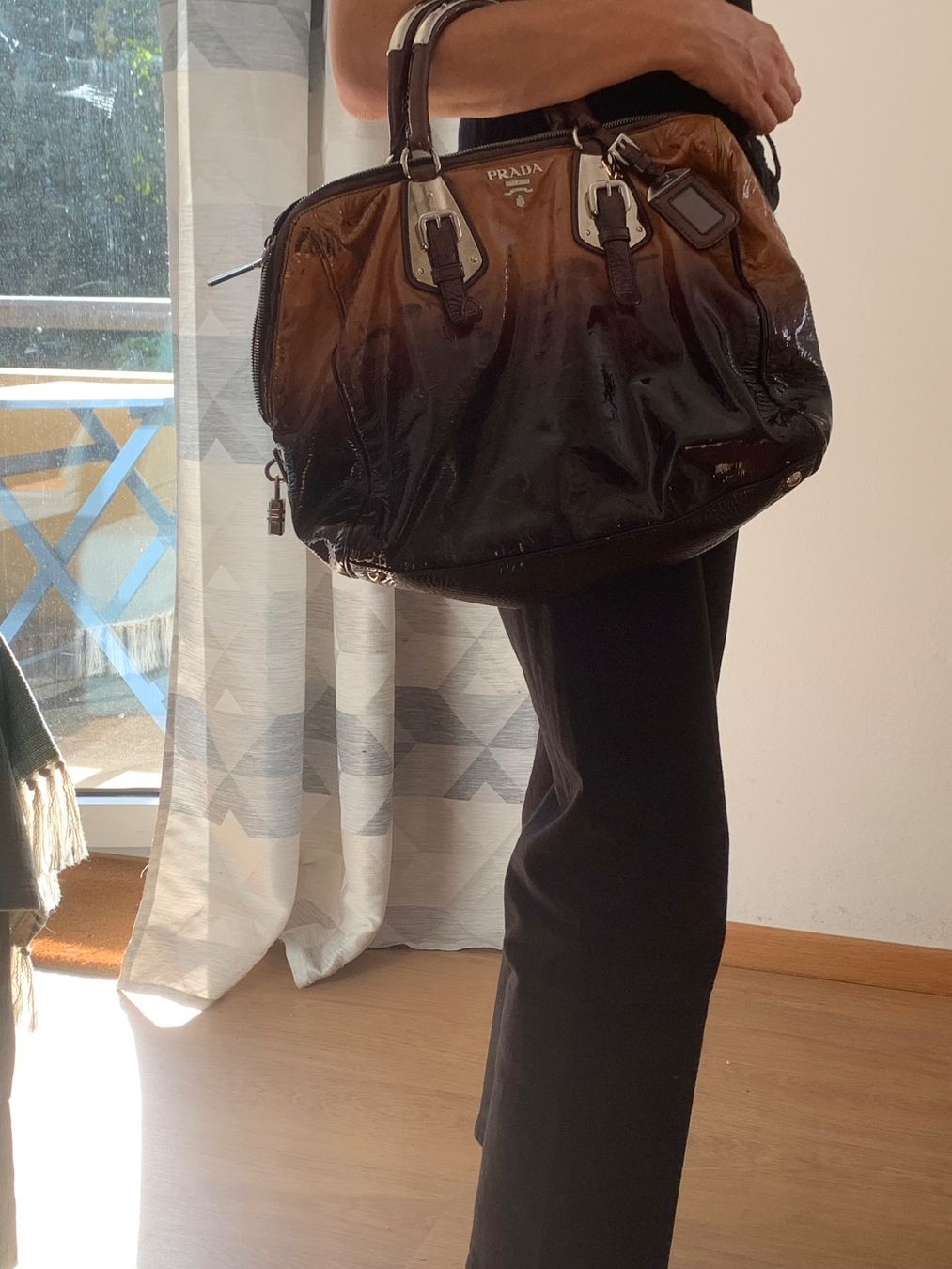 Prada Taschen für Damen: PRADA LACKLEDER-HANDTASCHE – Gebraucht aus Zürich von Claire_ZH 2