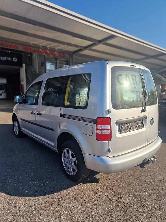 VW Véhicules utilitaires: VW Caddy 4X4 – D'occasion à Baar par ver_z7lm 1
