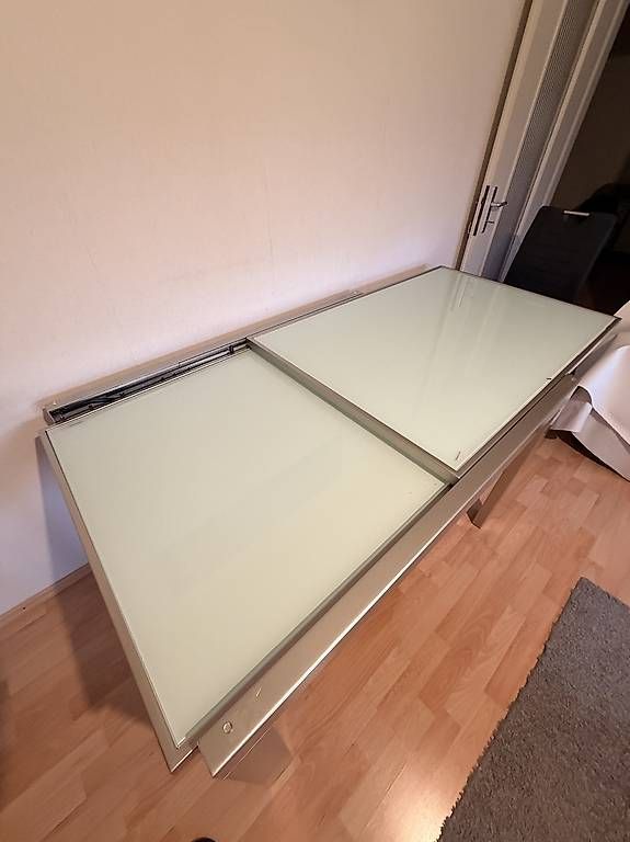 Tavoli: Table à manger extensible  – Usato da Corcelles-près-payerne venduto da alv_7rq2 1