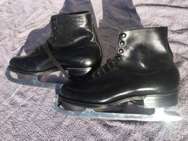 Schlittschuhe, Leder, schwarz, Gr. 8, in Sehr gutem Zustand.