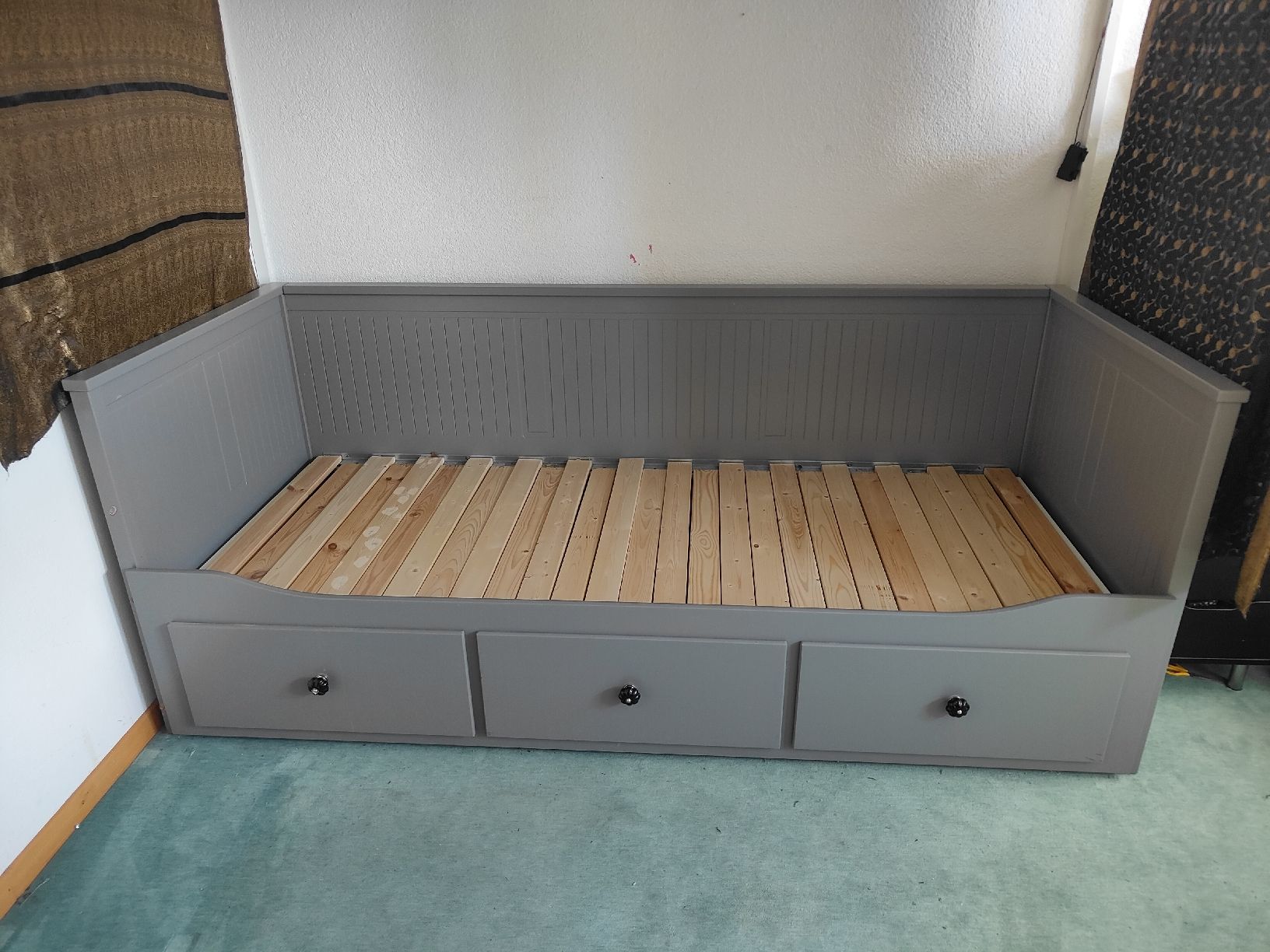 Ikea Letti: Tagesbett mit 3 Schubladen, grau – Nuovo (secondo la descrizione) da Vättis venduto da niv_cv2r