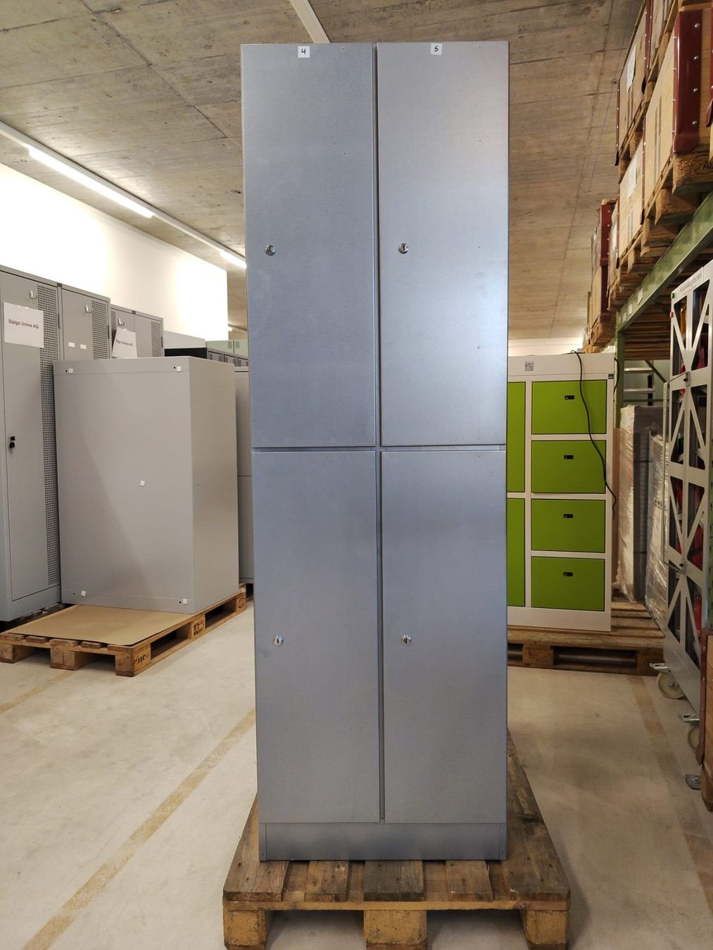 Armadi: 4er Garderobeschrank neu abschliessbar – Nuovo (secondo la descrizione) da Altendorf venduto da STALGOUNIMA