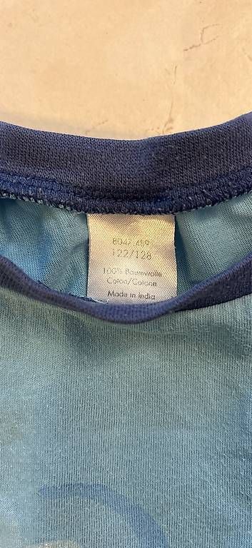 Pyjamas & Ähnliches: Pyjamaoberteil grösse 122/128 – Gebraucht aus Zimmerwald von wuff81 1
