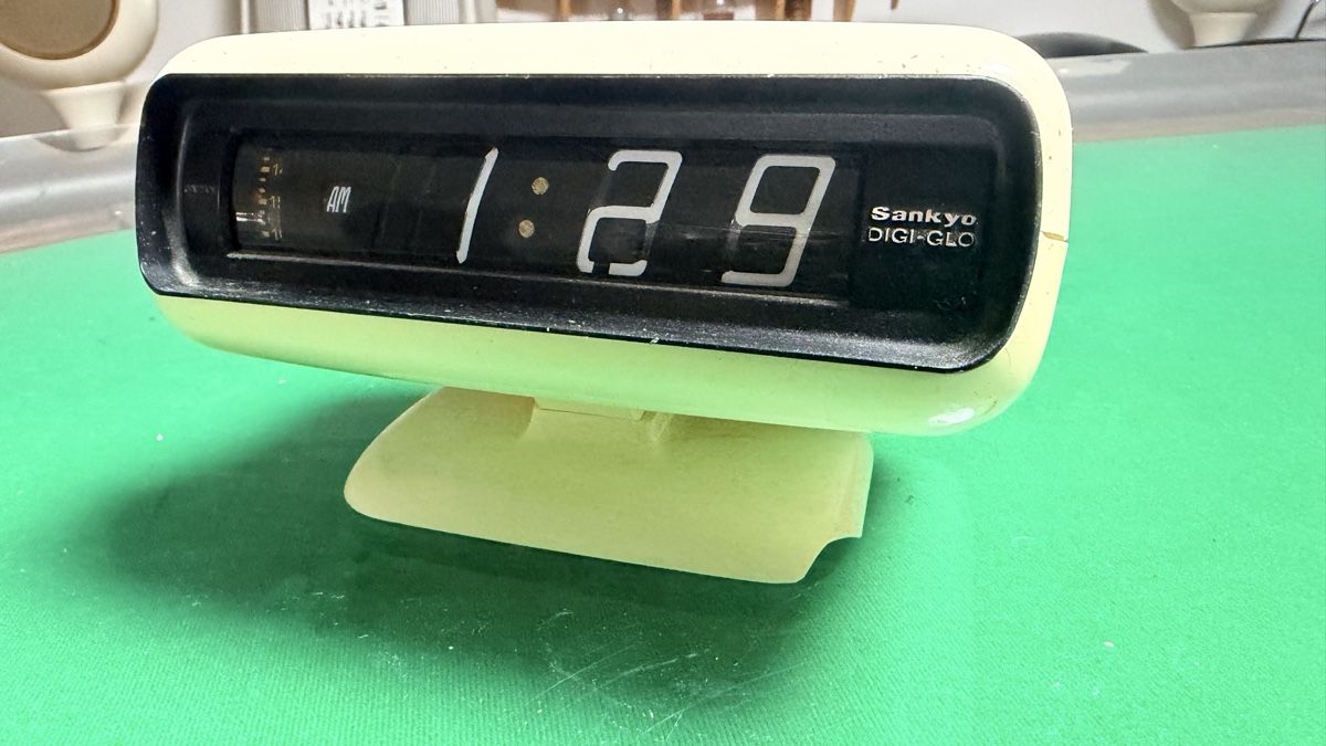 Sveglie: Réveil digital Sankyo Digi-Glo vintage, flip clock – Usato da Colombier NE venduto da manupsin