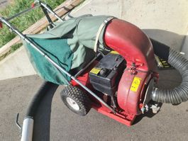 Laubsaugmaschine