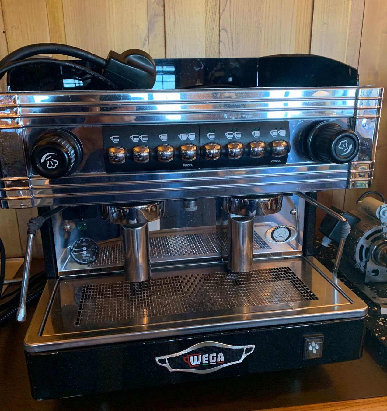 Kaffeemaschinen & Espressomaschinen: Machine à café professionnelle Wega – Gebraucht aus choex von con_h7vh
