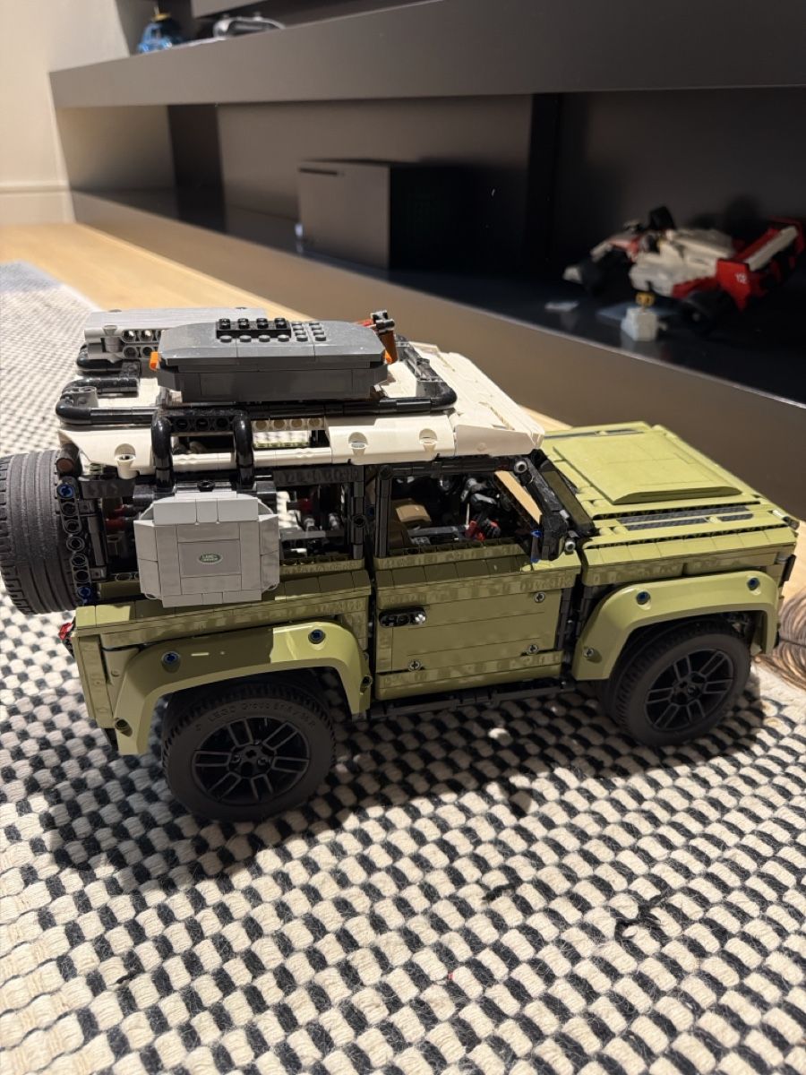 Lego Giocattoli: Lego Technic Land Rover Defender 42110 used condition – Usato da COMMUGNY venduto da toutdoitdisparaitre