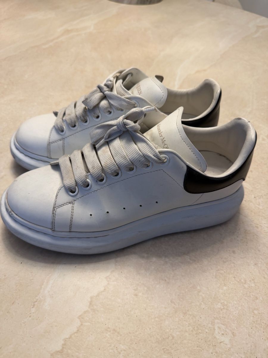 Alexander Mcqueen Scarpe da uomo: Alexander McQueen Sneaker weiss/schwarz Grösse 41.5 – Usato da Uster venduto da are_rts9 3