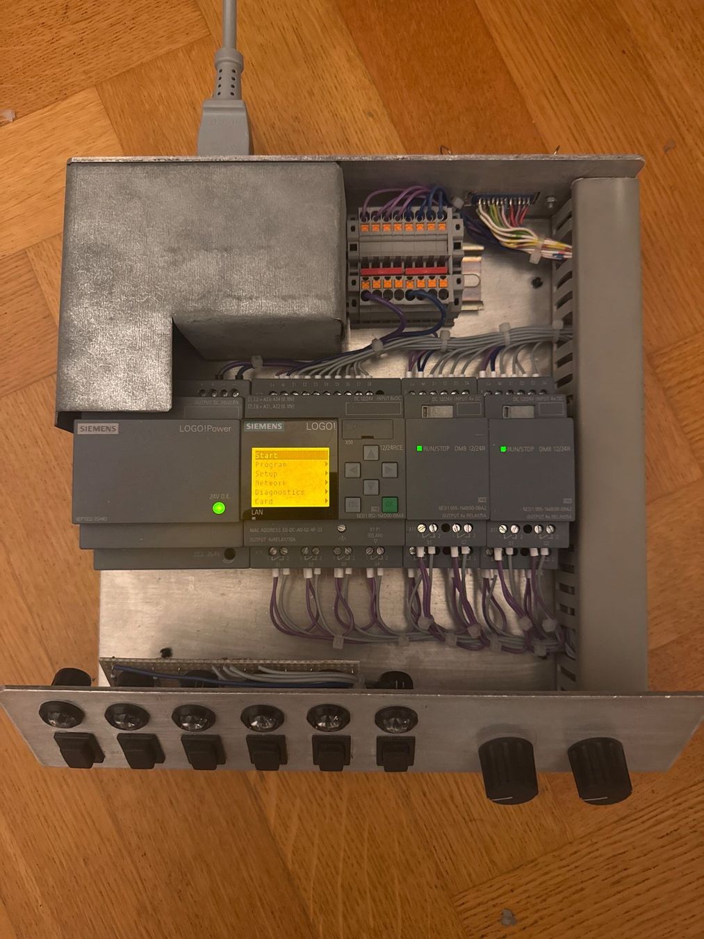 Siemens Componenti elettronici: Siemens LOGO! Station inkl 2 Zusatzmodule – Usato da Basel venduto da tobi.ca