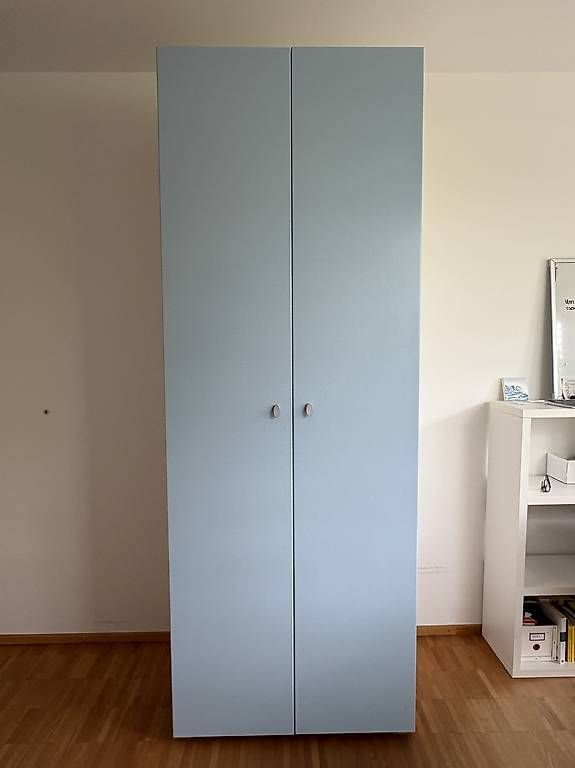 Armoires: Kleiderschrank aus Holz – D'occasion à Uetikon am See par ean_w9tp 1
