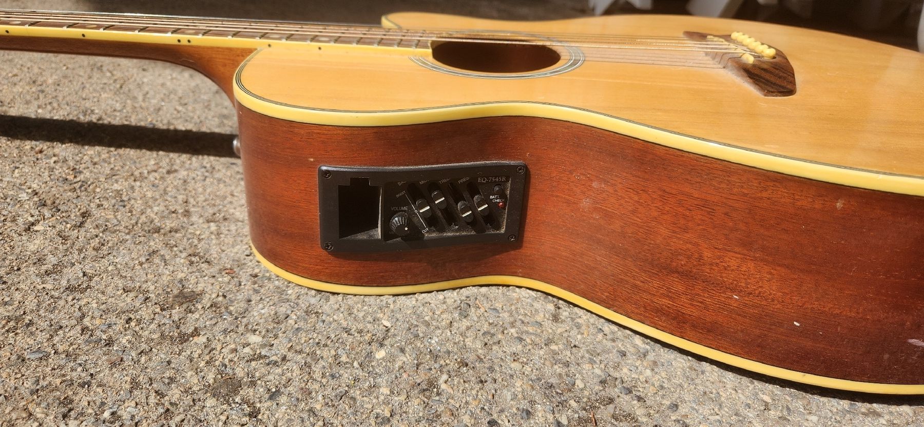 Instruments de musique: Gitarrr Rochester – D'occasion à Bonfol par mai_p9rx 2