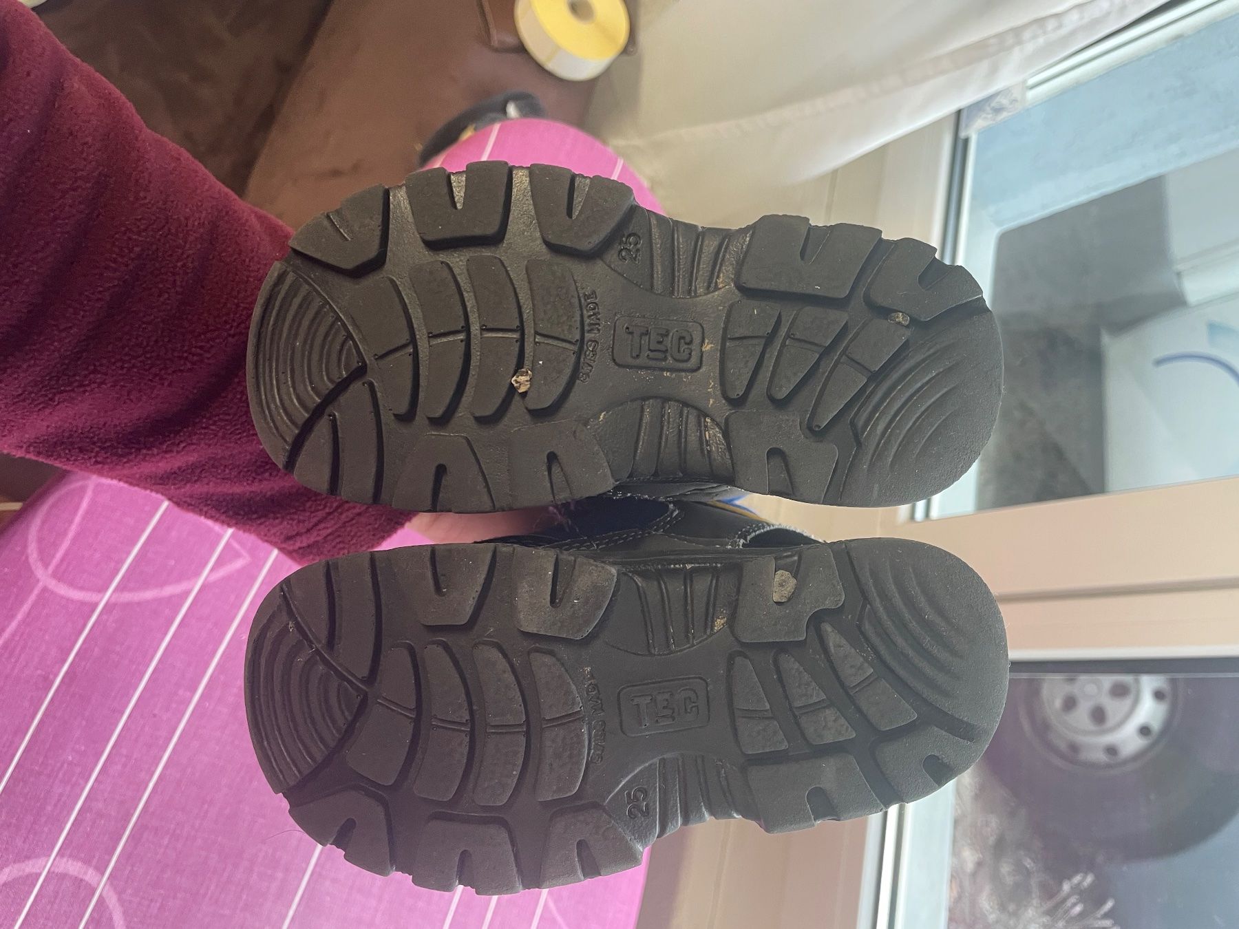Scarpe per ragazzi: Chaussures enfants taille 25 – Usato da Les Geneveys-sur-Coffrane venduto da pipocas2009 3