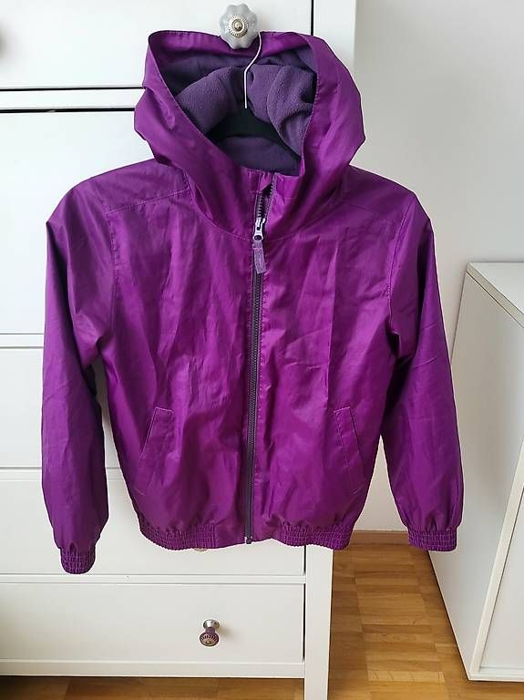 Giacche & Cappotti: Regenjacke Mädchen gr.134 – Usato da Oberaach venduto da Svea11