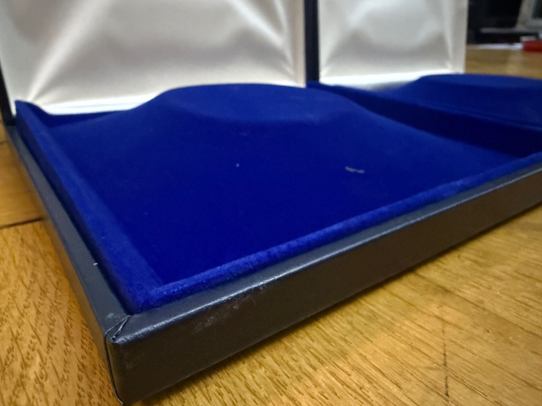 Tutte le decorazioni: 2 Schmuckschatullen blau gebraucht im Set – Nuovo (secondo la descrizione) da Aesch ZH venduto da Tomy007008 3