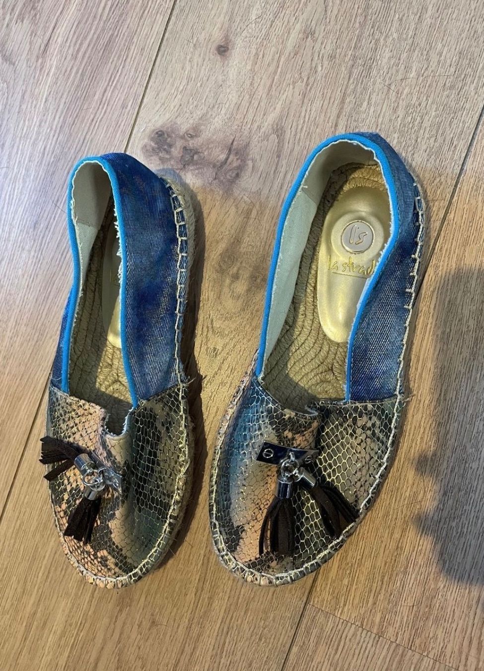 Chaussures femmes: Sommer Espadrilles Gr. 38 mit Schlangenmuster – D'occasion à Visp par alekat0155 2