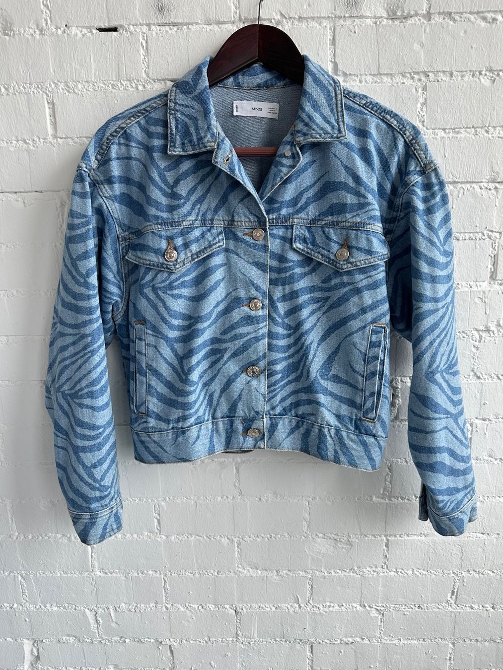 Mango Giacche: Mango Jeansjacke mit Zebra-Print – Gr. S – Usato da Bern venduto da Fraeuleinhonig
