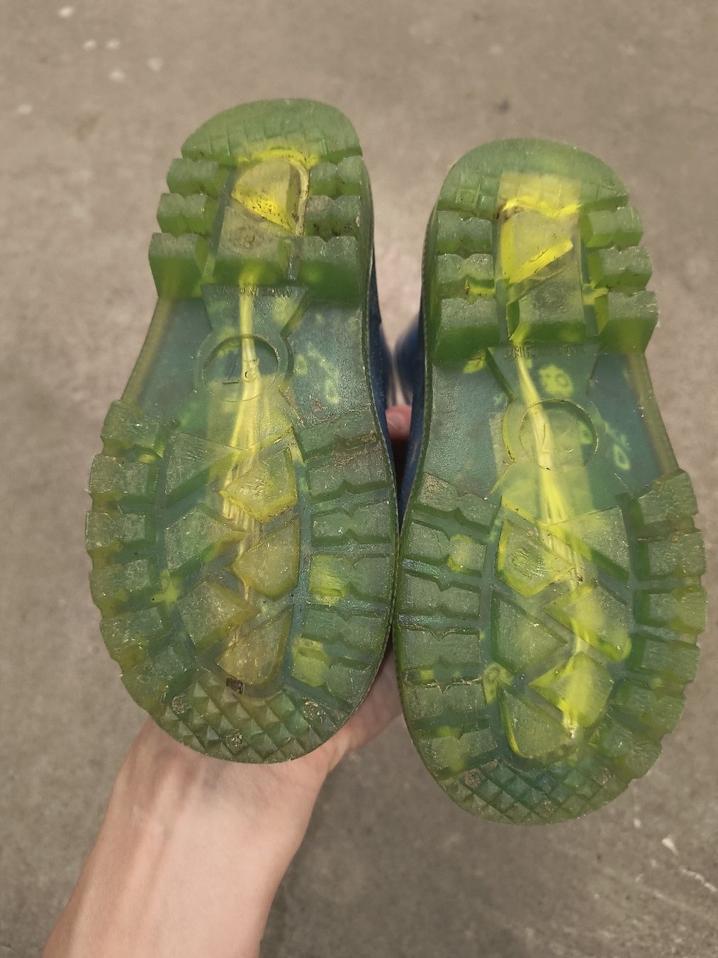 Chaussures garçon: gummistiefel 27 – D'occasion à Schliern b. Köniz par yalls 1
