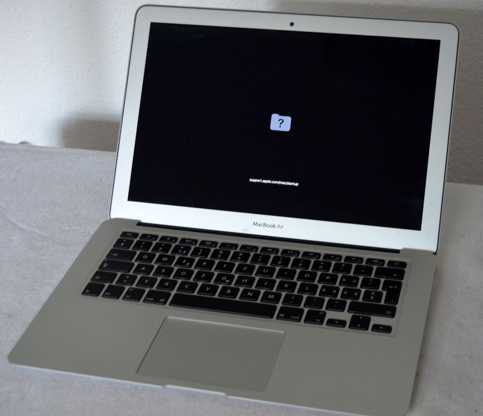 Apple Notebooks: Apple Macbook Air A1466 i5  13" – Defekt aus Collonges von arashee 1