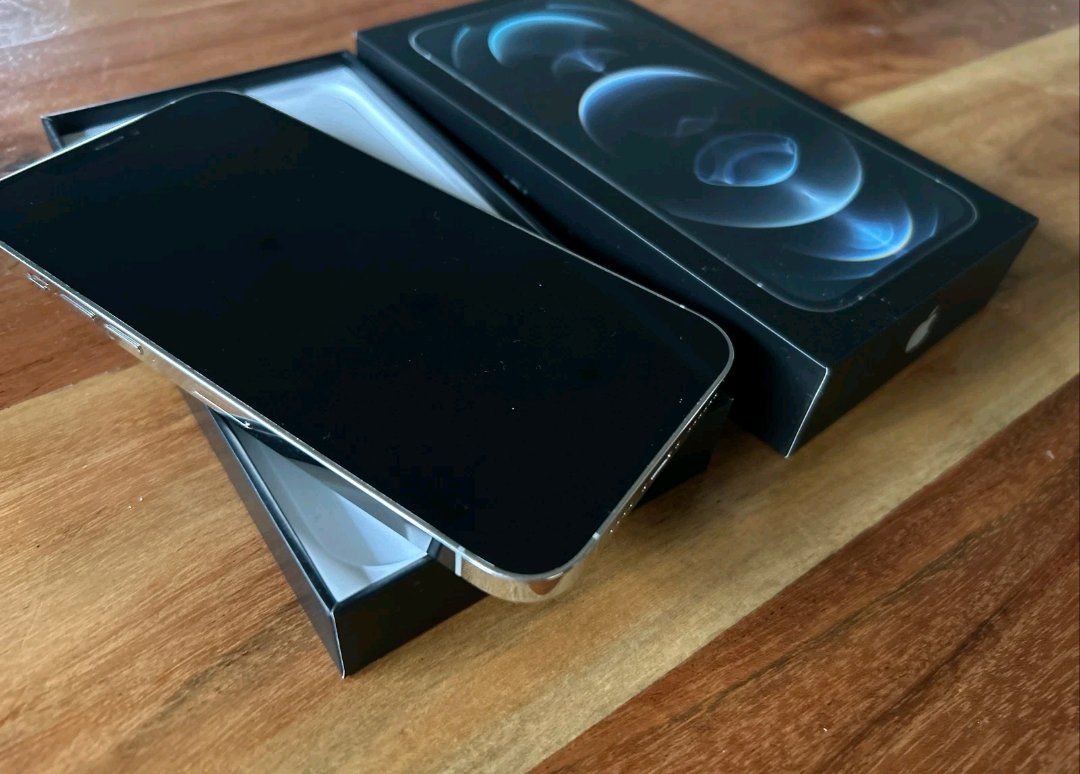 Apple Telefoni cellulari / Smartphones: iPhone 12 Pro Max (128GB) Akku 95% – Usato da Luzern venduto da Waince786 1